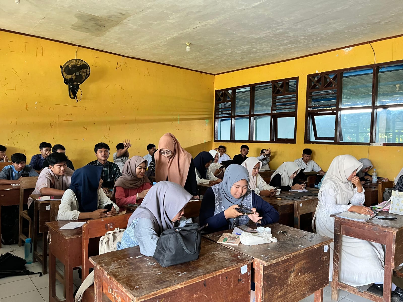 CERDAS: Siswa SMAN Kabuh saat mengikuti tryout Tes Kemampuan Akademik (TKA) (22/10).