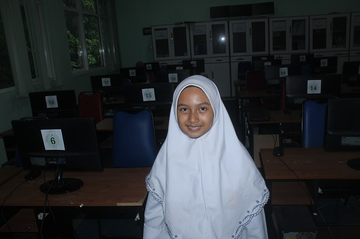 Anesty Elvyra Khairunnisa, Kelas 7-A SMP A Wahid Hasyim Tebuireng