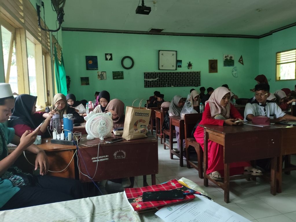 LANCAR: Pelaksanaan tryout TKA di SMAN Ngoro, Senin (20/10).