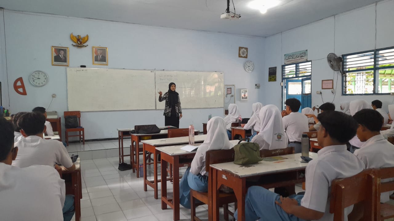 CERDAS: Siswa SMAN 1 Jombang saat mengerjakan tryout TKA (16/10).  &nbsp;
