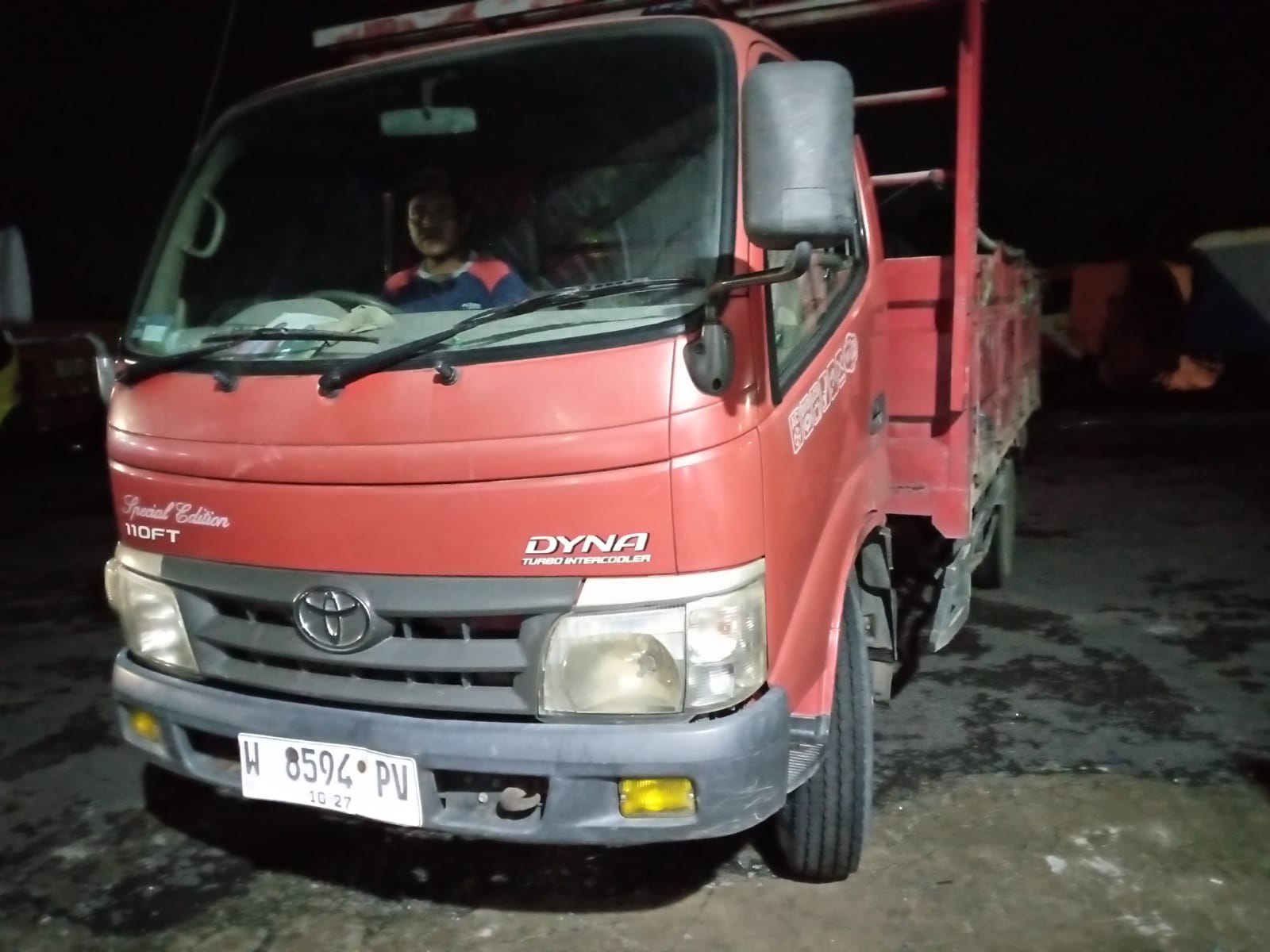 Kecelakaan antara sepeda motor dan truk terjadi di Jalan Raya Desa Pandanwangi, Kecamatan Diwek, Kabupaten Jombang, Sabtu (25/10) pagi.