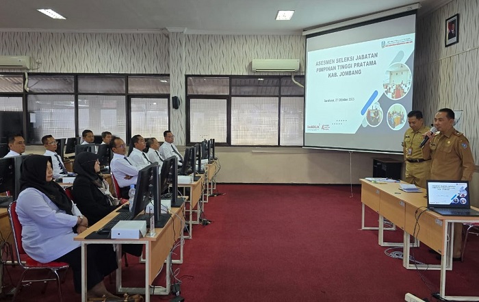 &nbsp;  TERTIB: 10 Peserta Selter JPTP mengikuti asesmen kompetensi manajerial di Badan Kepegawaian Daerah (BKD) Provinsi Jawa Timur, Surabaya, Senin (27/10).  &nbsp;