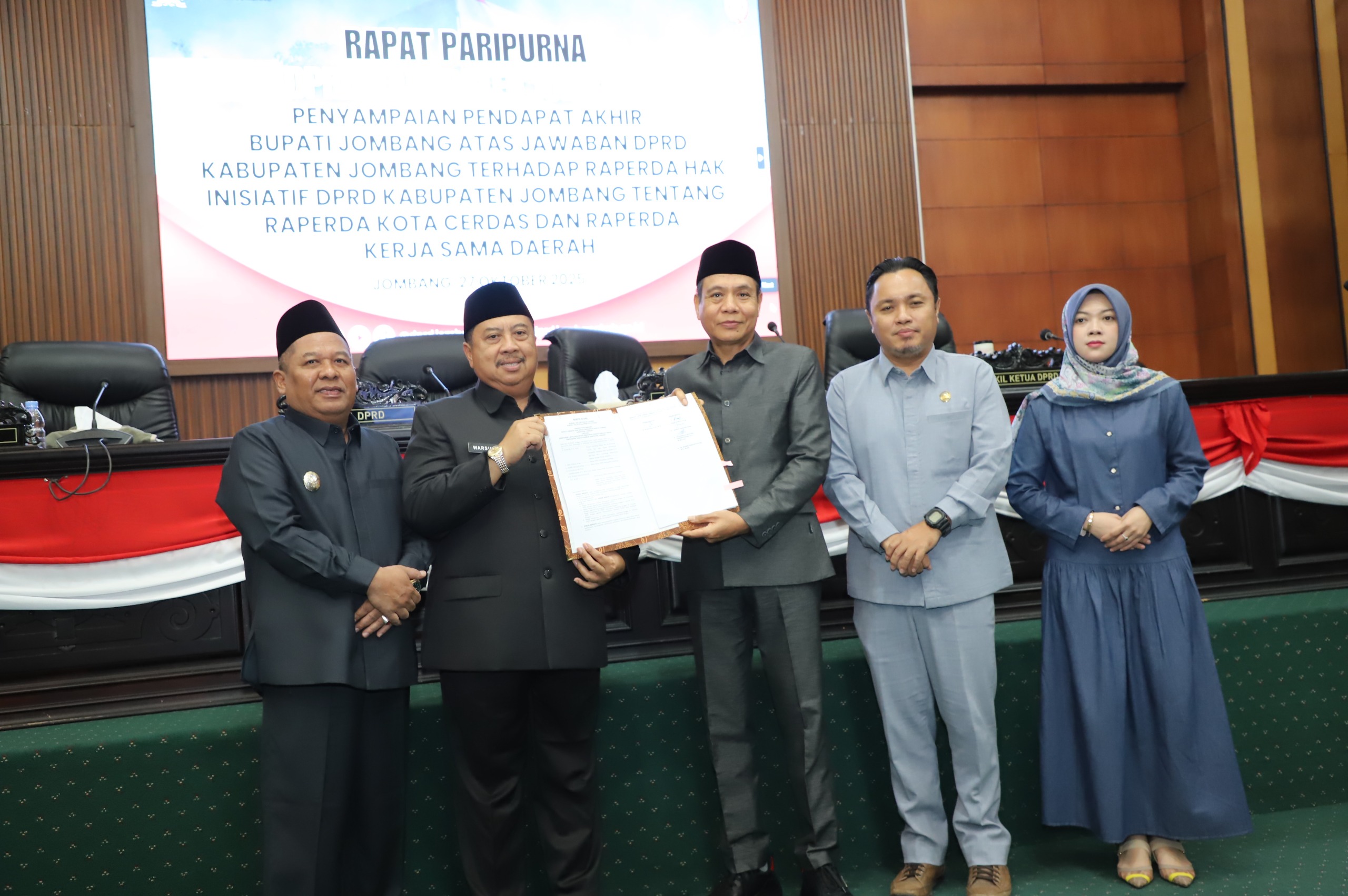 Pengesahan Perda Smart City dilakukan dalam rapat paripurna penyampaian Pandangan Akhir (PA) Bupati Jombang, Senin (27/10).