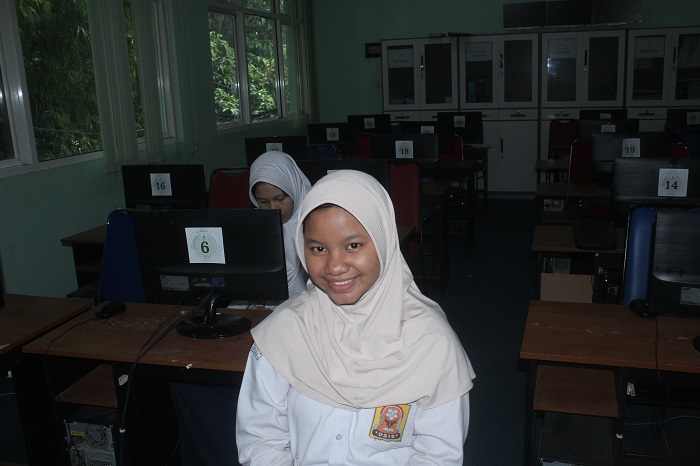 Aqila Qurrotu Aini Ayuka Putri Kelas 8 B SMP A Wahid Hasyim Tebuireng
