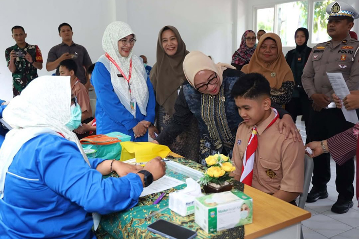 Menteri Pemberdayaan Perempuan dan Perlindungan Anak (PPPA), Dra Hj Arifatul Choiri Fauzi MSi, melakukan kunjungan ke MAN 1 Jombang, Jumat (24/10).