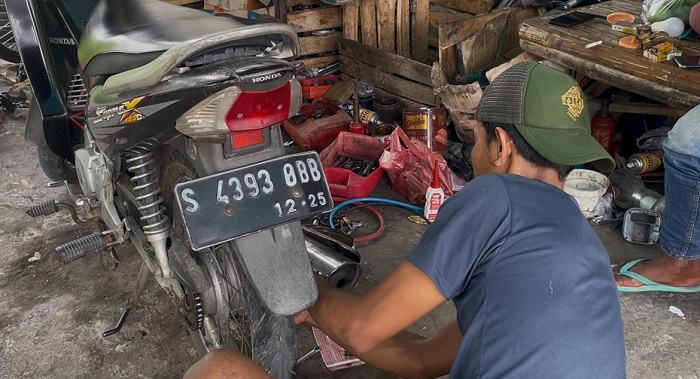 Sejumlah pengendara motor di Kabupaten Jombang mengeluhkan kendaraannya mendadak brebet hingga mogok usai mengisi bahan bakar jenis Pertalite