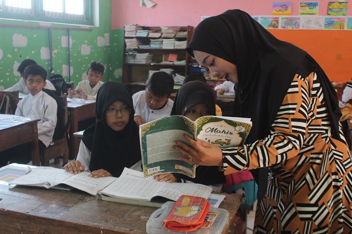 Sejumlah pembimbing diniyah dan muatan lokal (mulok) keagamaan di Jombang kini resmi diangkat menjadi Pegawai Pemerintah dengan Perjanjian Kerja (PPPK) paruh waktu sebagai tenaga teknis