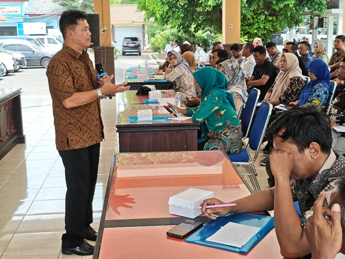 &nbsp;  KOMPAK: Hari Purnomo, kepala Dinkop UM dalam kegiatan sinergitas koperasi desa merah putih dan BUMDes  &nbsp;