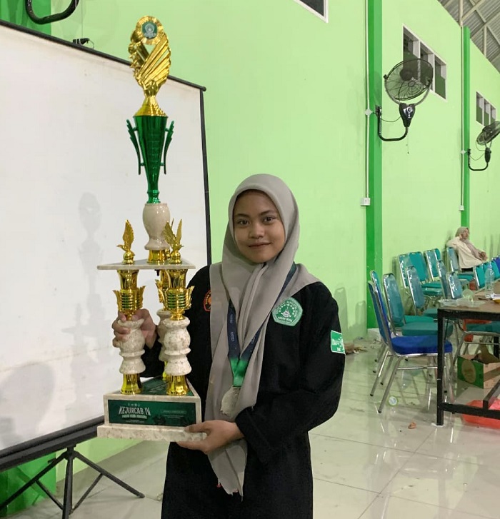 Dwi Yanti Jaya Manunggal, Kelas 12 Akutansi 2 SMK Unggulan NU Mojoagung