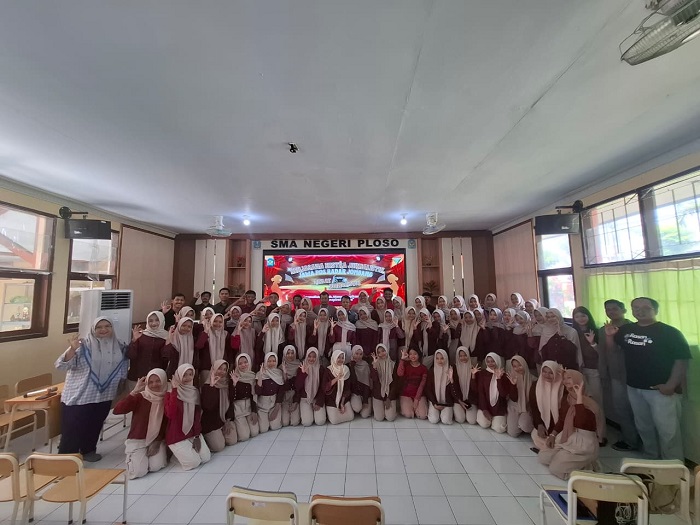 KOMPAK: Siswa SMAN Ploso semangat mengikuti diklat jurnalistik bersama Jawa Pos Radar Jombang, Sabtu (8/11).  &nbsp;