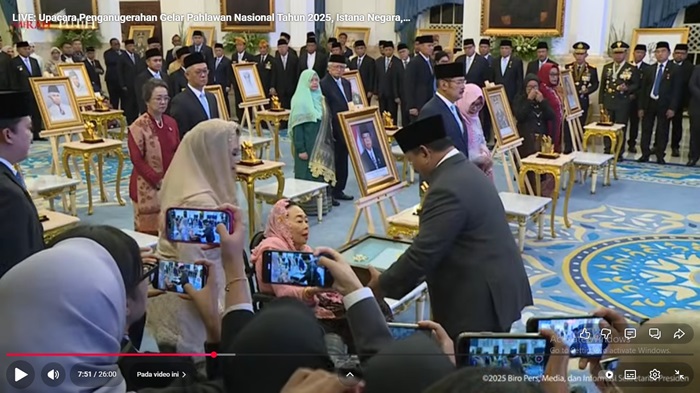 Presiden ke-4 Republik Indonesia KH Abdurrahman Wahid atau Gus Dur resmi dianugerahi gelar Pahlawan Nasional tahun 2025. (Screenshoot Youtube Sekretariat Presiden)