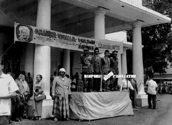 Penganugerahan gelar pahlawan nasional untuk KH. Hasyim Asj&rsquo;ari  di surabaya, pada 21 Desember 1964 (dok. disperpusip jatim)