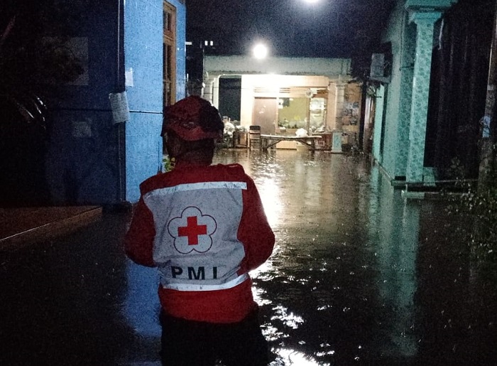 Air menggenang wilayah kecamatan Jombang, Senin (10/11) malam
