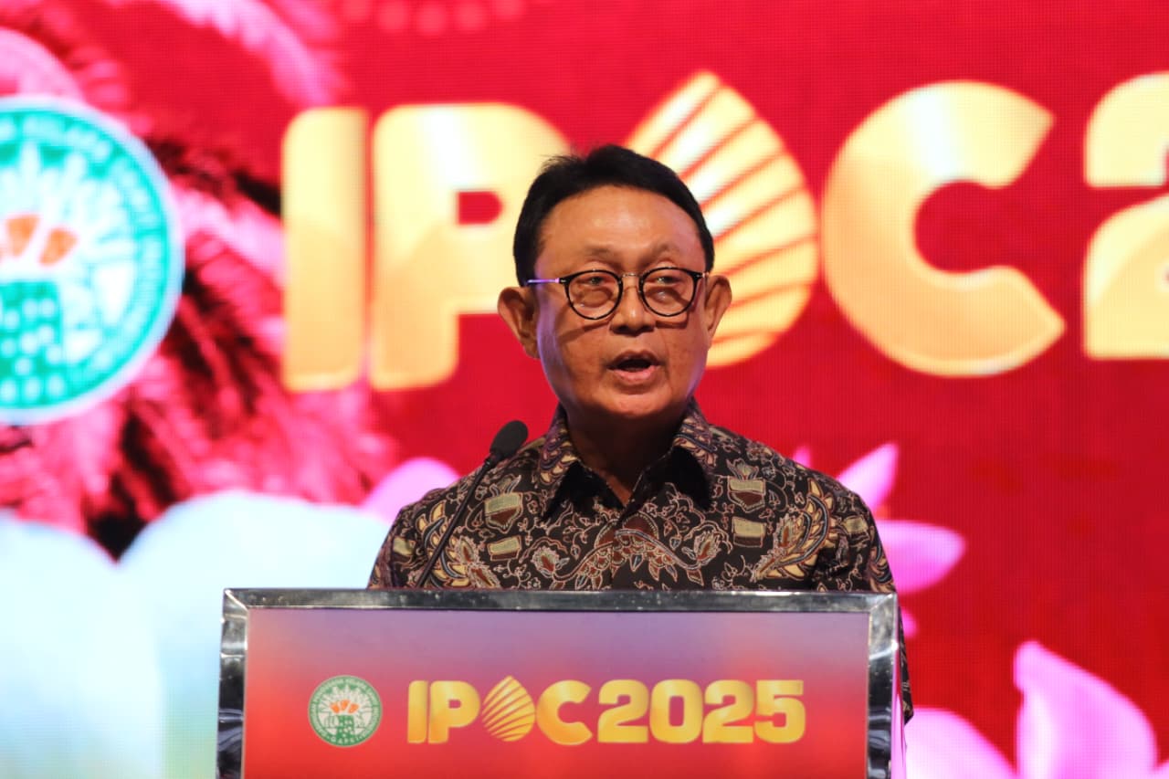 Ketua GAPKI Eddy Martono saat membuka IPOC 2025.