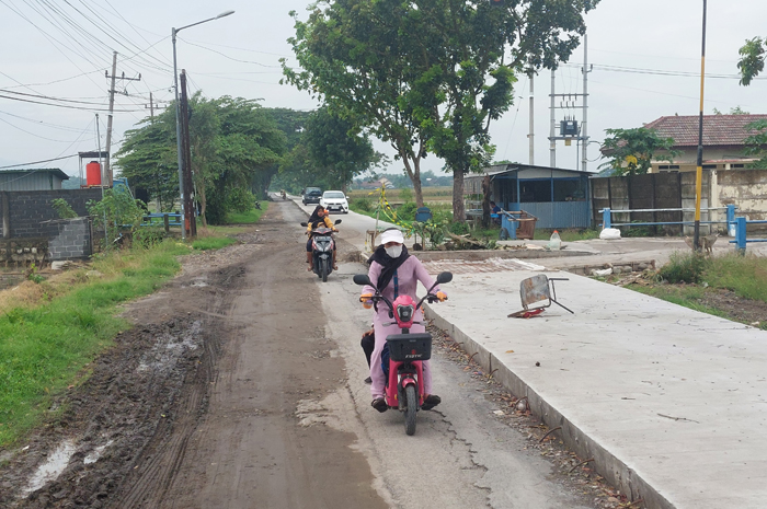 Proyek rehabilitasi jalan ruas Talunkidul&ndash;Kesamben dikejar deadline