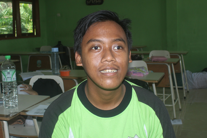 Valent kelas 11 Akuntansi SMK Unggulan NU Mojoagung