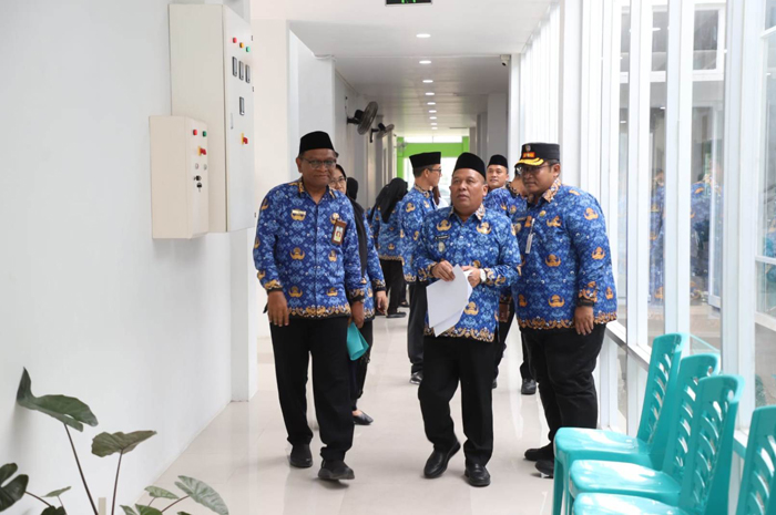 Wakil Bupati Jombang Salmanudin Yazid turun langsung memantau sejumlah proyek fisik, Senin (17/11).  Sidak dilak