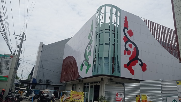 HAMPIR RAMPUNG: Proyek rehabilitasi lantai dua gedung MPP hampir selesai.