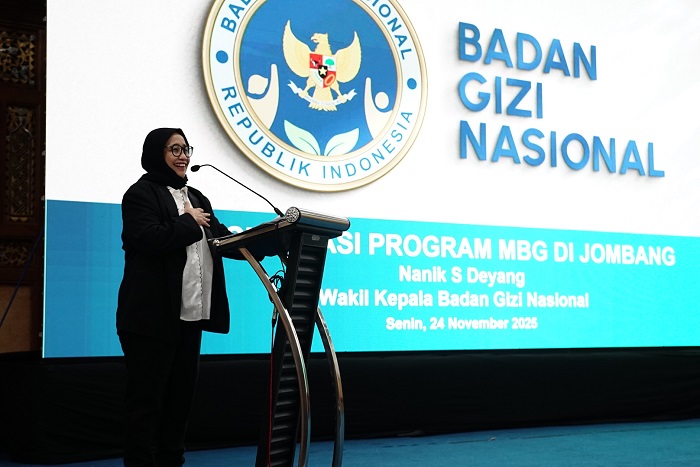 BERI PENJEASAN: Wakil Kepala Badan Gizi Nasional (BGN) Bidang Komunikasi dan Investigasi, Nanik S. Deyang berkunjung ke Jombang, kemarin (24/11).