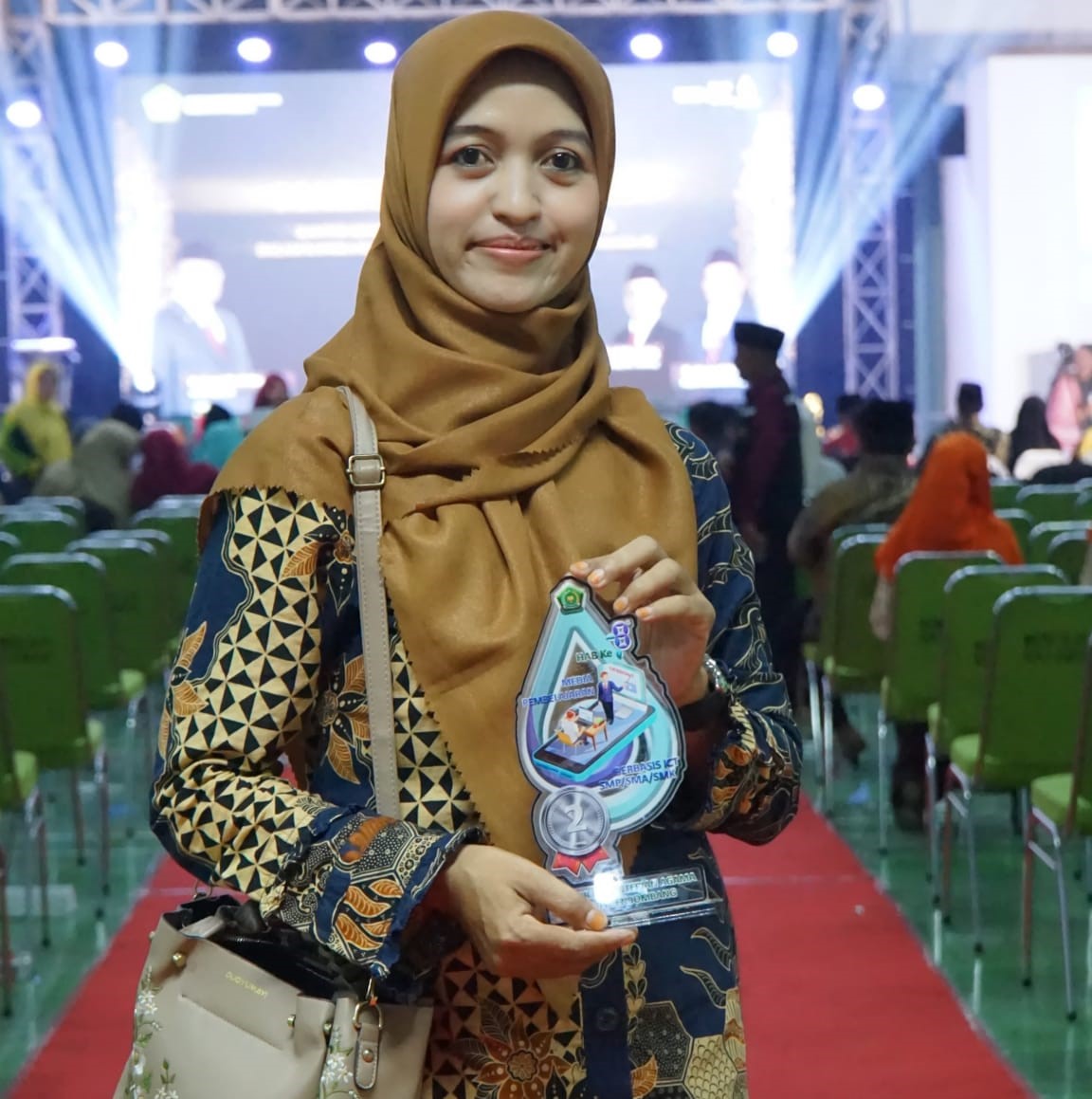 Halimatus Sa&rsquo;adah, M.Pd.I, guru Pendidikan Agama Islam (PAI) di SMK Negeri 2 Jombang