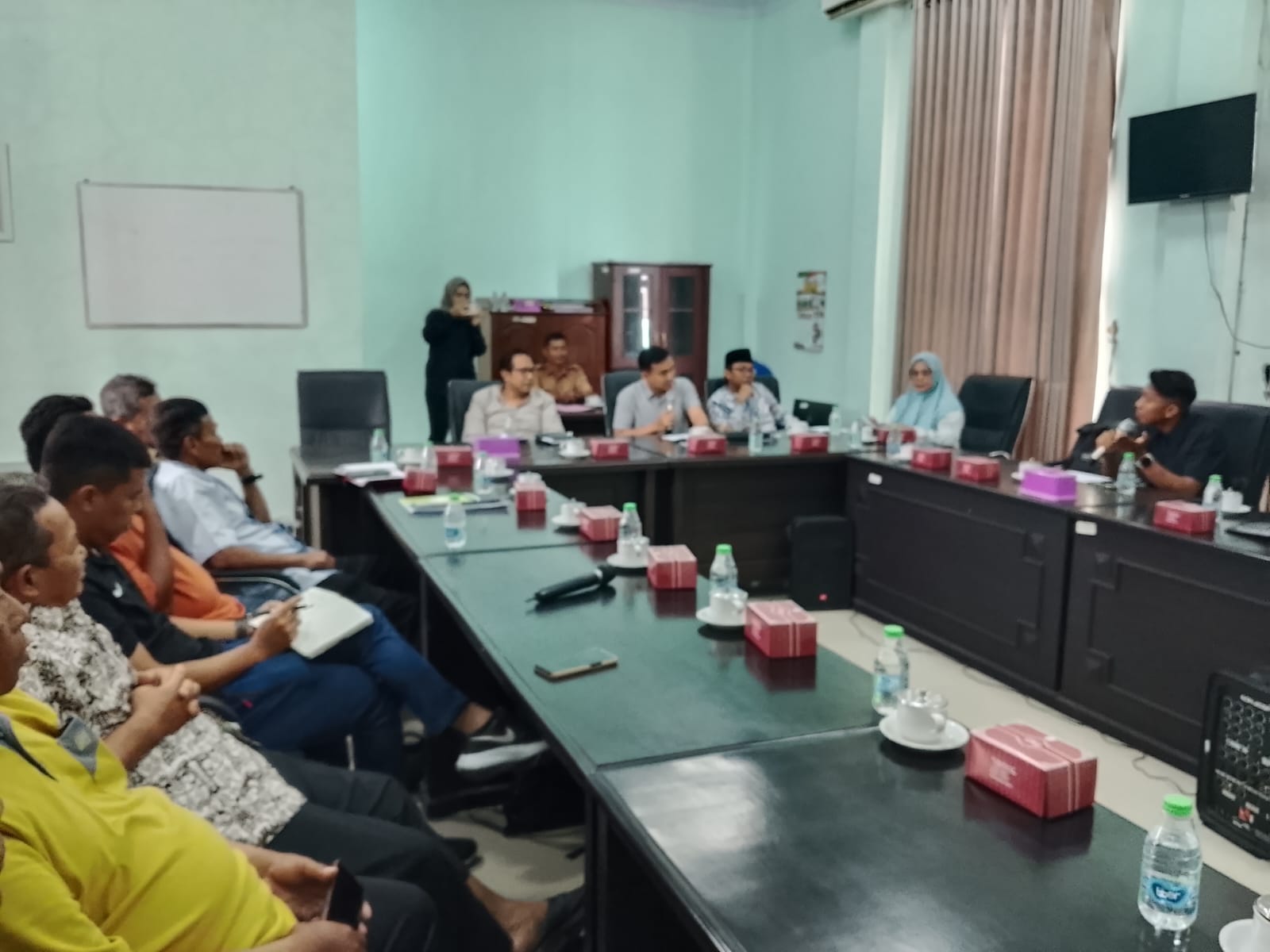 SERIUS: Komisi D DPRD Jombang membahas terkait bonus pelatih.  &nbsp;