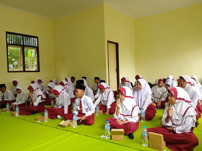 KHUSYUK: Siswa mengikuti munaqosah tahfiz juz 30 di Kecamatan Wonosalam (27/5).