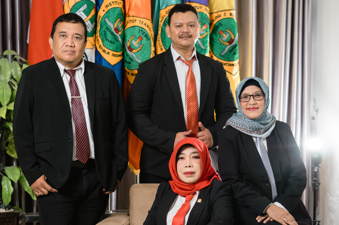 Rektor Itebis PGRI Dewantara Jombang, Dr Yuniep Mujati Suaidah MSi CRA bersama pimpinan ITEBIS