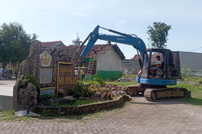 Pembongkaran SDN Mojongapit 3 Jombang untuk Gerai Kopdes Merah Putih