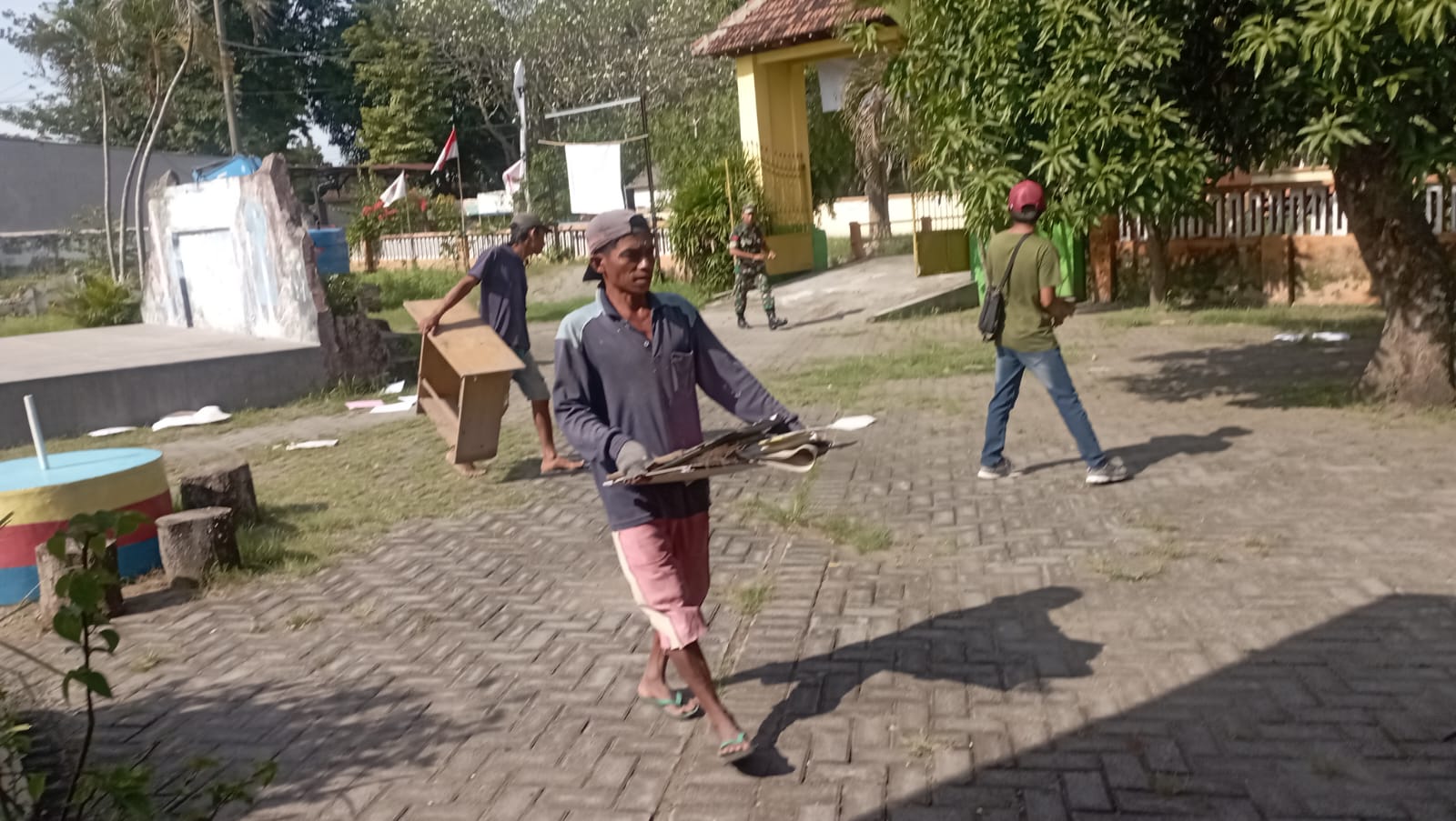 Halaman SDN Mojongapit 3 Digunakan Gerai Kopdes