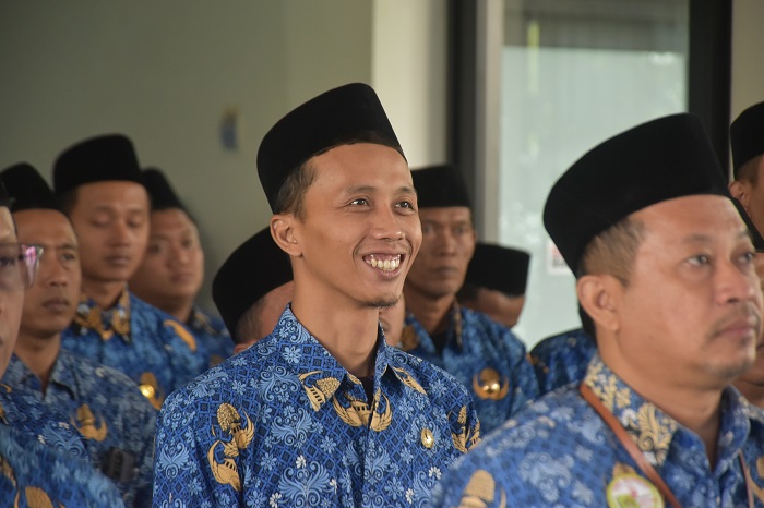 SENANG: PPPK yang menerima SK di Aula Al-Muhajirin Kemenag Jombang, Kamis (27/11).