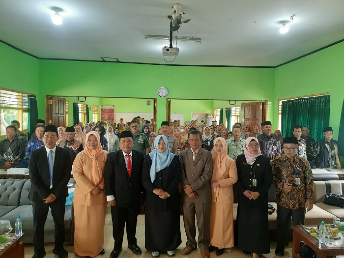 Serah terima jabatan (sertijab) Kepala SMAN Ngoro berlangsung khidmat, Kamis (4/12).