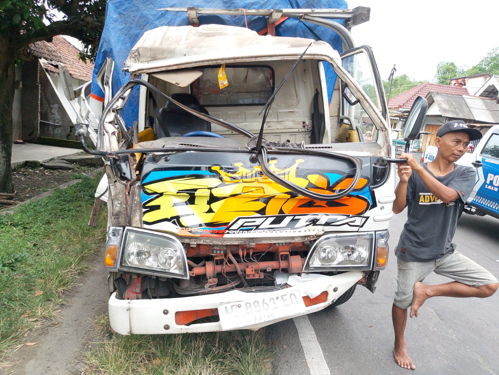 Kecelakaan beruntun melibatkan empat truk terjadi di Jalan Raya Desa Rejoagung, Kecamatan Ngoro, Selasa (9/12) siang.