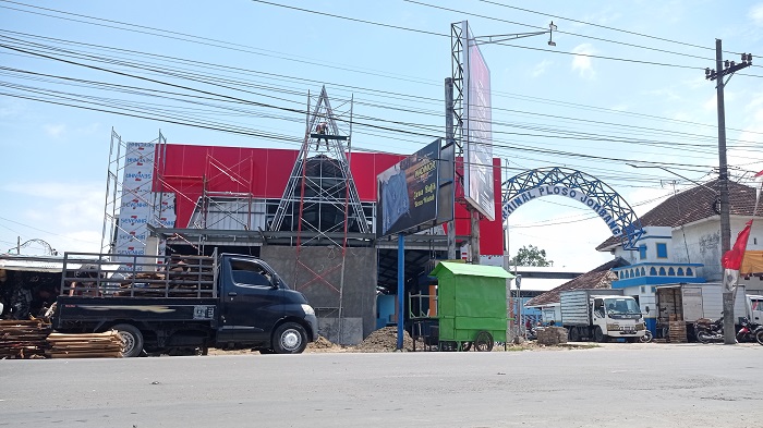 Proyek rehabilitasi Pasar Ploso dan pembangunan Pasar Buah di kawasan Sub Terminal Ploso, Desa Losari, Kecamatan Ploso, terus dikebut