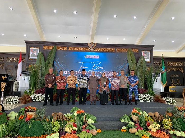 SUKSES: Kegiatan temu bisnis berbagai asosiasi komoditas di Pendopo Kabupaten Jombang, Kamis (11/12).