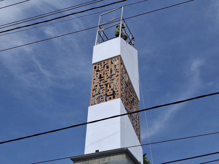 Tugu Jombang di Bandarkedungmulyo senilai Rp 1 Miliar ambruk diterjang angin Kamis (11/12) sore