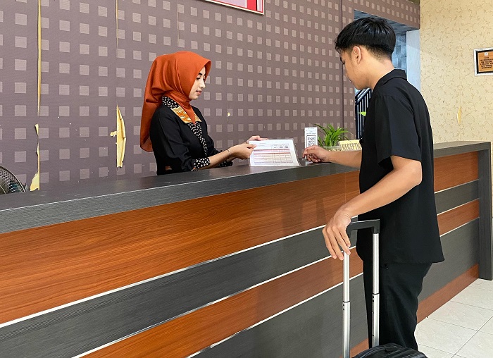 PROFESIONAL: Pelayanan E Dotel di SMKN 1 Jombang (9/12).