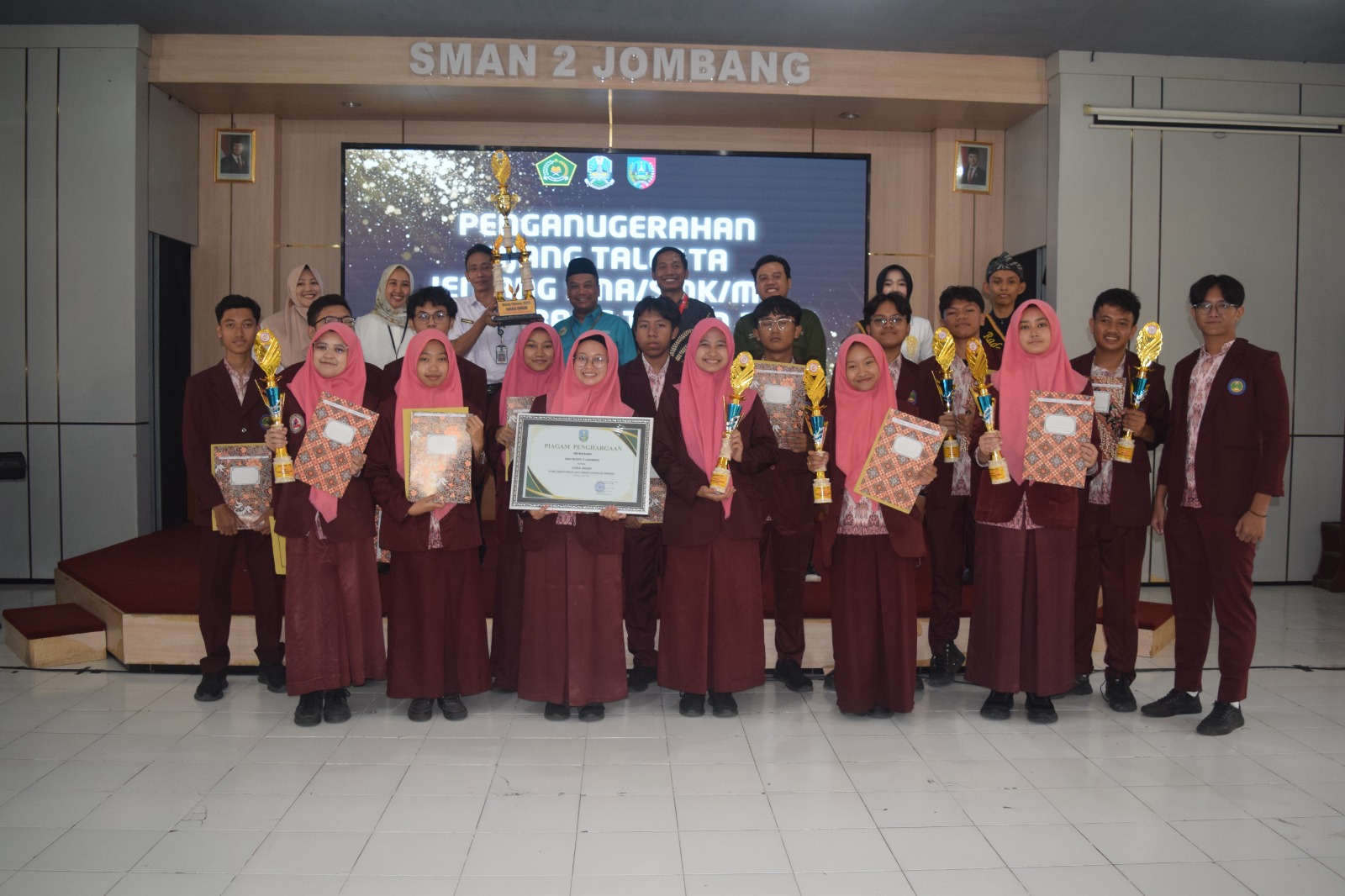 Juara umum ajang talenta