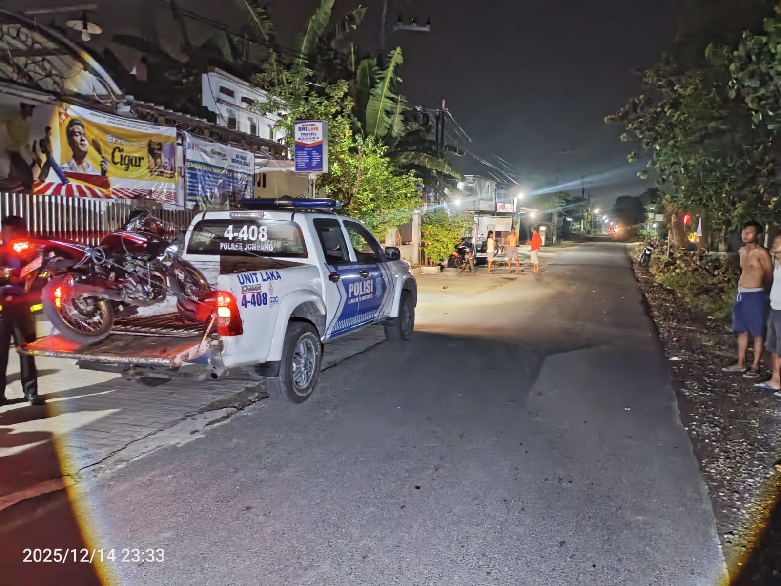 Kecelakaan maut melibatkan sepeda motor dan pejalan kaki terjadi di Jalan Raya Desa Banjardowo, Kecamatan Jombang, Minggu (14/12) malam.