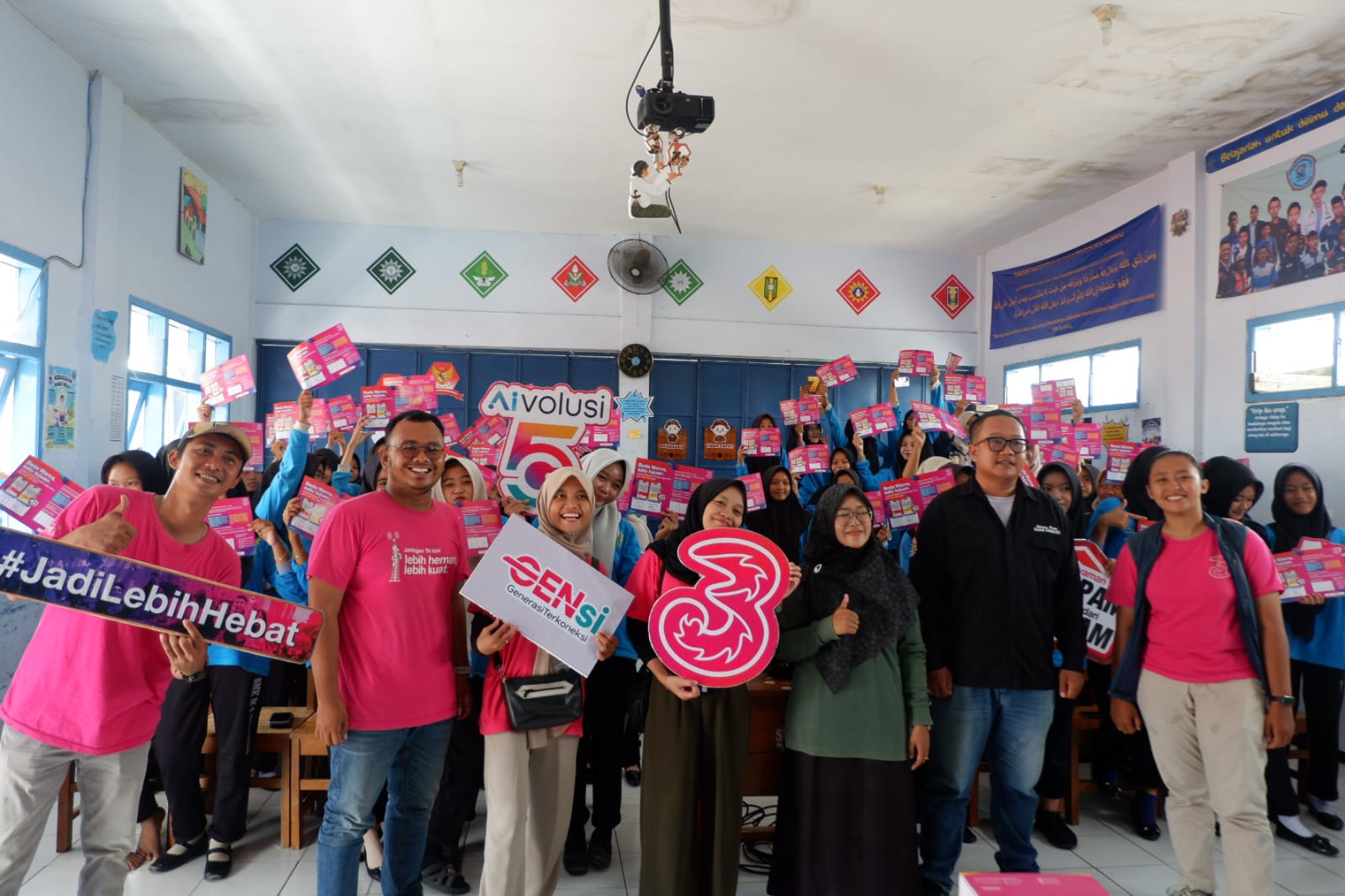Tingkat literasi digital yang masih rendah, memicu Indosat Ooredoo Hutchison (Indosat atau IOH) bersama dengan Jawa Pos Radar Jombang menggelar Workshop Literasi Digital di SMK Muhammadiyah 2 Jogoroto