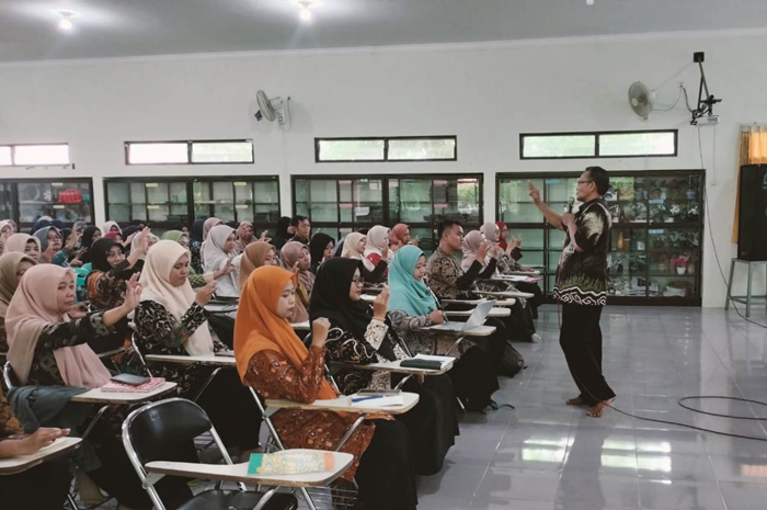 Kegiatan FGD di SMPN 3 Peterongan