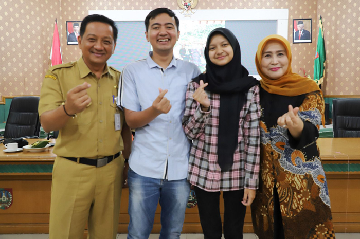 Lilik Zulailiyah Agus Purnomo, Ketua Dharma Wanita Persatuan (DWP) Kabupaten Jombang bersama keluarga