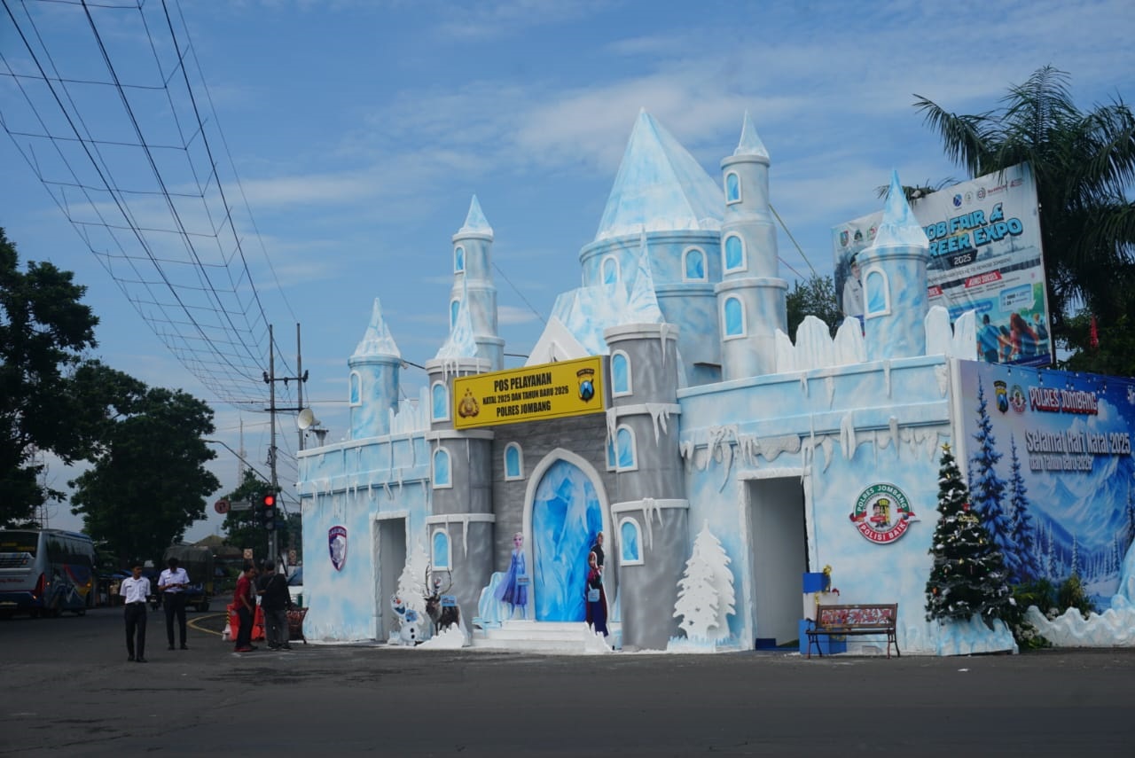 Pos Kota Bernuansa Disneyland menyambut Nataru
