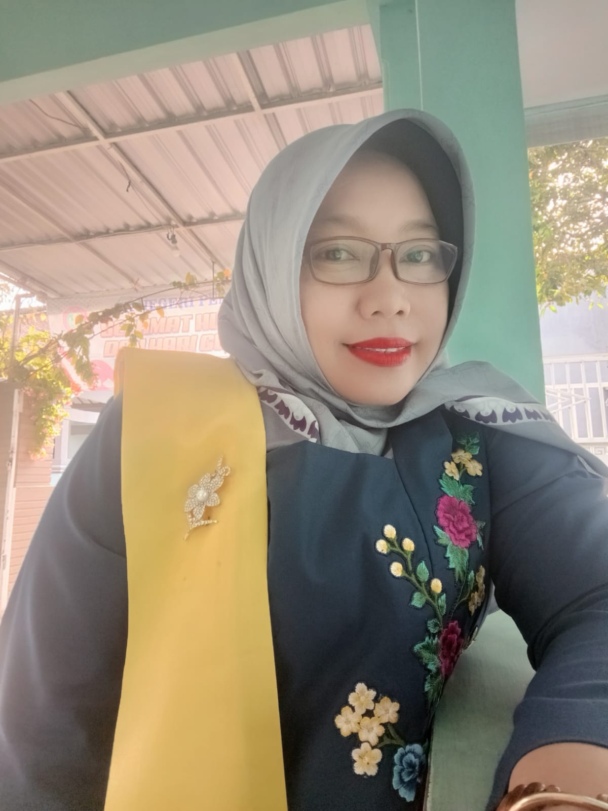 TELADAN: Suharwati, SPd pendidik di TK Negeri Pembina Jombang sekaligus dipercaya mengemban amanah sebagai Sekretaris Himpaudi Kabupaten Jombang.