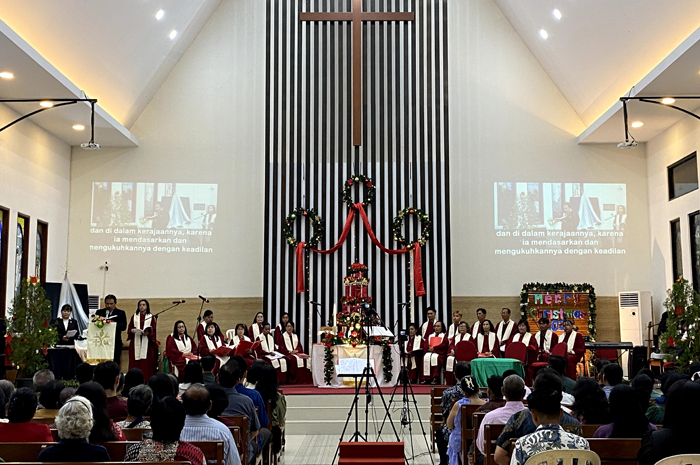 Perayaan Malam Natal di Gereja Kristen Indonesia (GKI) Jombang, Jalan Buya Hamka, Jombang, Rabu (24/12) malam berlangsung khidmat dan penuh makna.