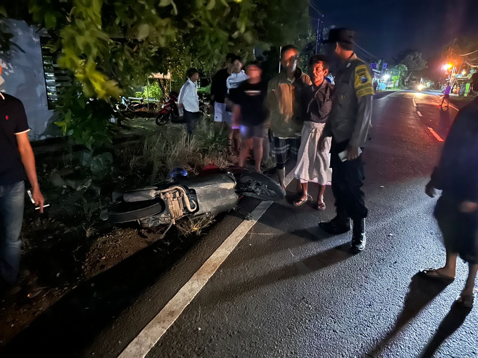 Kecelakaan maut melibatkan sepeda motor dan truk box terjadi di Jalan Raya Dusun Ngepeh, Desa Rejoagung, Kecamatan Ngoro, Kabupaten Jombang, Jumat (26/12) malam.