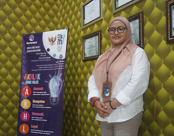 &nbsp;  ANGGUN & TEGAS: Enny Handhayany YS SHut mengemban amanah dan tugas baru sebagai Administratur/KKPH di Perum Perhutani Jombang.  &nbsp;   &nbsp;