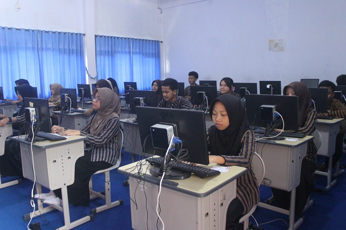 FOTO: Siswa SMAN Jogoroto mengikuti TKA beberapa waktu lalu.  &nbsp;