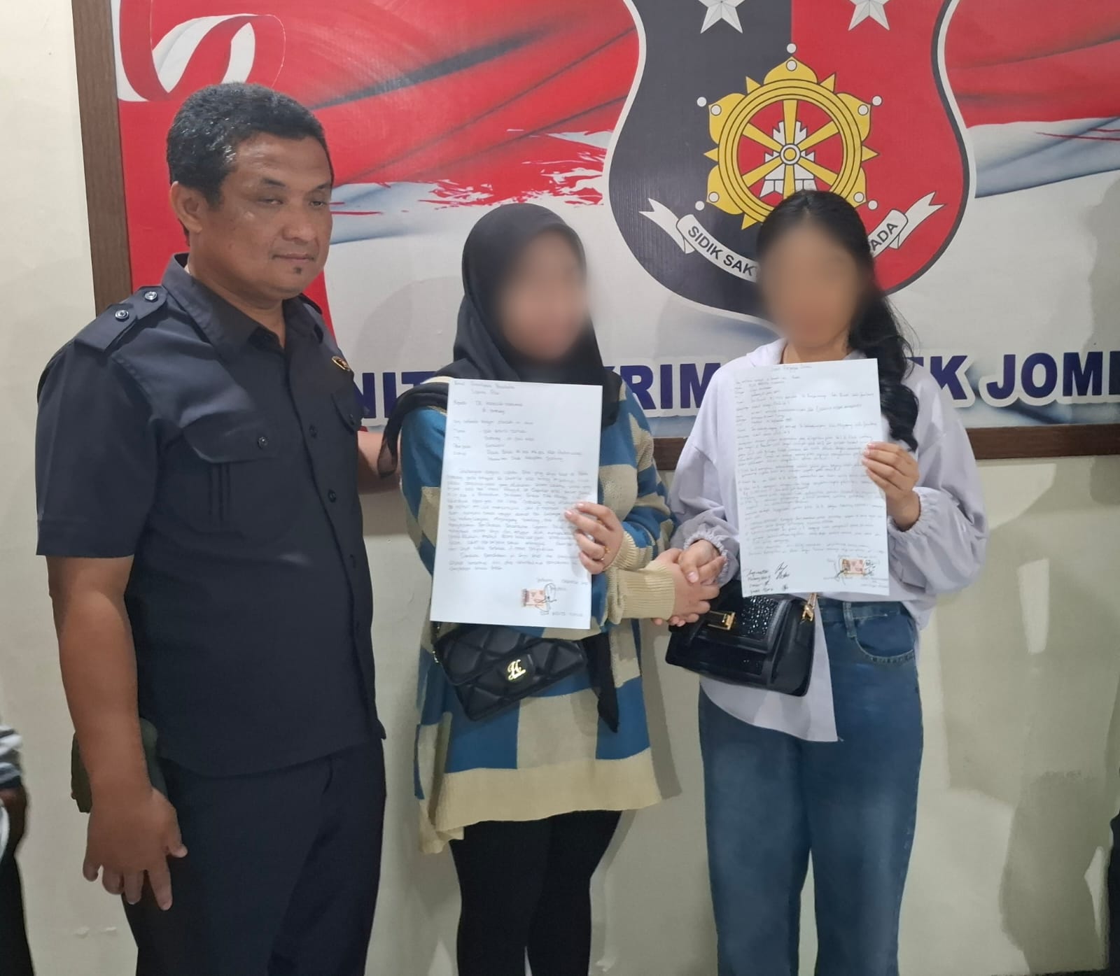 Drama penggerebekan suami bersama perempuan lain di sebuah rumah kontrakan di Perumahan Jombang Permai, Kelurahan Kepanjen, Kecamatan Jombang, yang sempat viral di media sosial, akhirnya berakhir dama