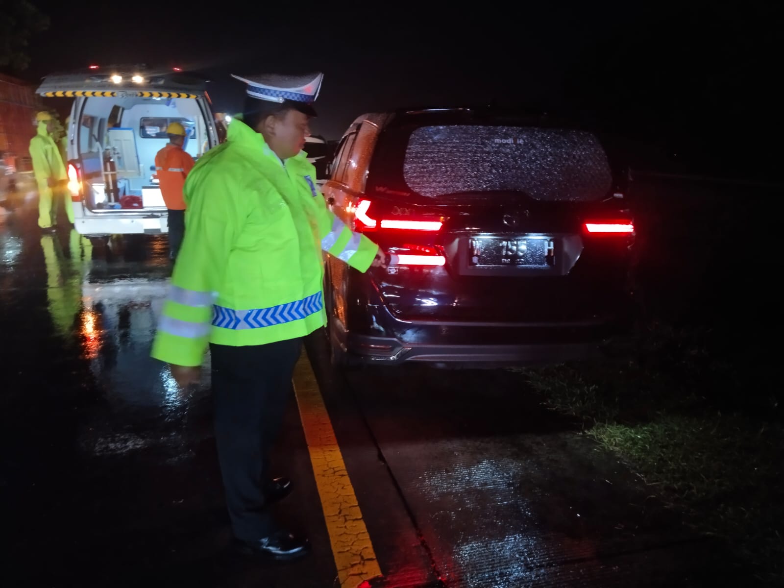 Kecelakaan lalu lintas beruntun terjadi di ruas Tol Mojokerto&ndash;Jombang KM 697+700 jalur A, masuk Desa Watudakon, Kecamatan Kesamben, Jombang, Minggu (4/1) sore.