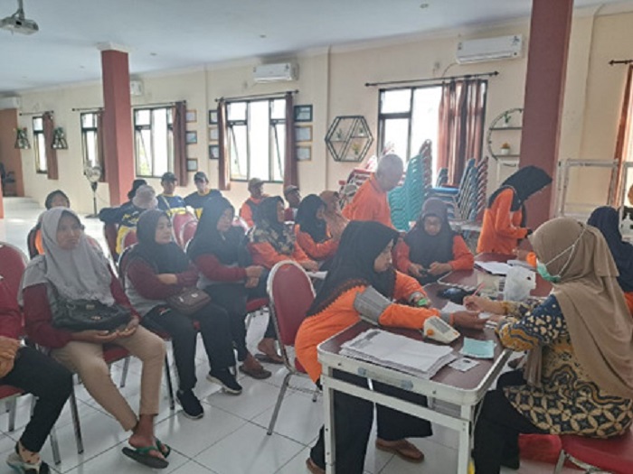 BERKUALITAS: Pelayanan kesehatan di Puskesmas Mojowarno (5/1).  &nbsp;